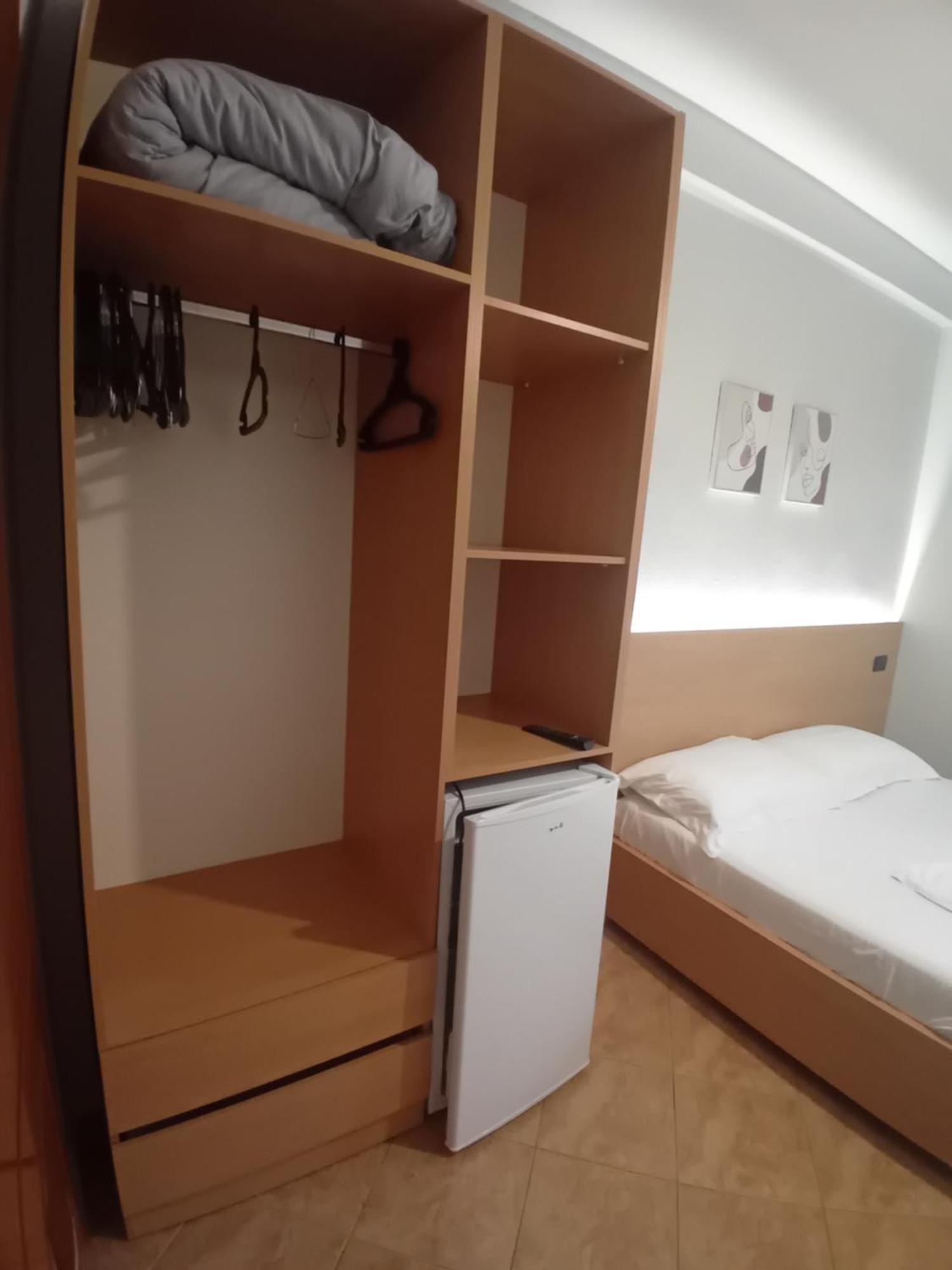Hotel Zina 1 Minute Away From The Durrës