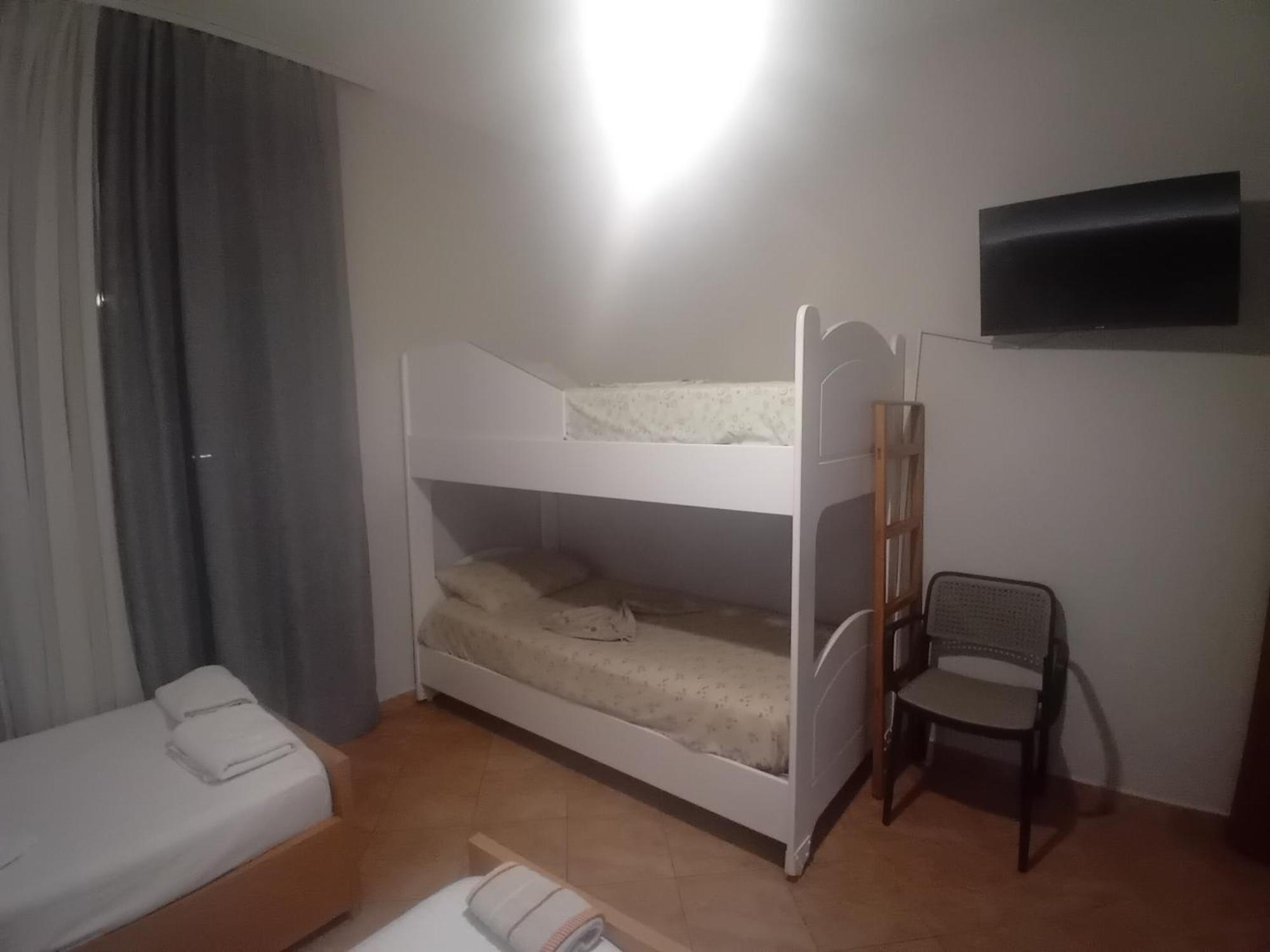 Hotel Zina 1 Minute Away From The Durrës